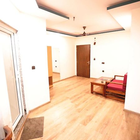 Hotel Noida Grand Sec 58 Bagian luar foto