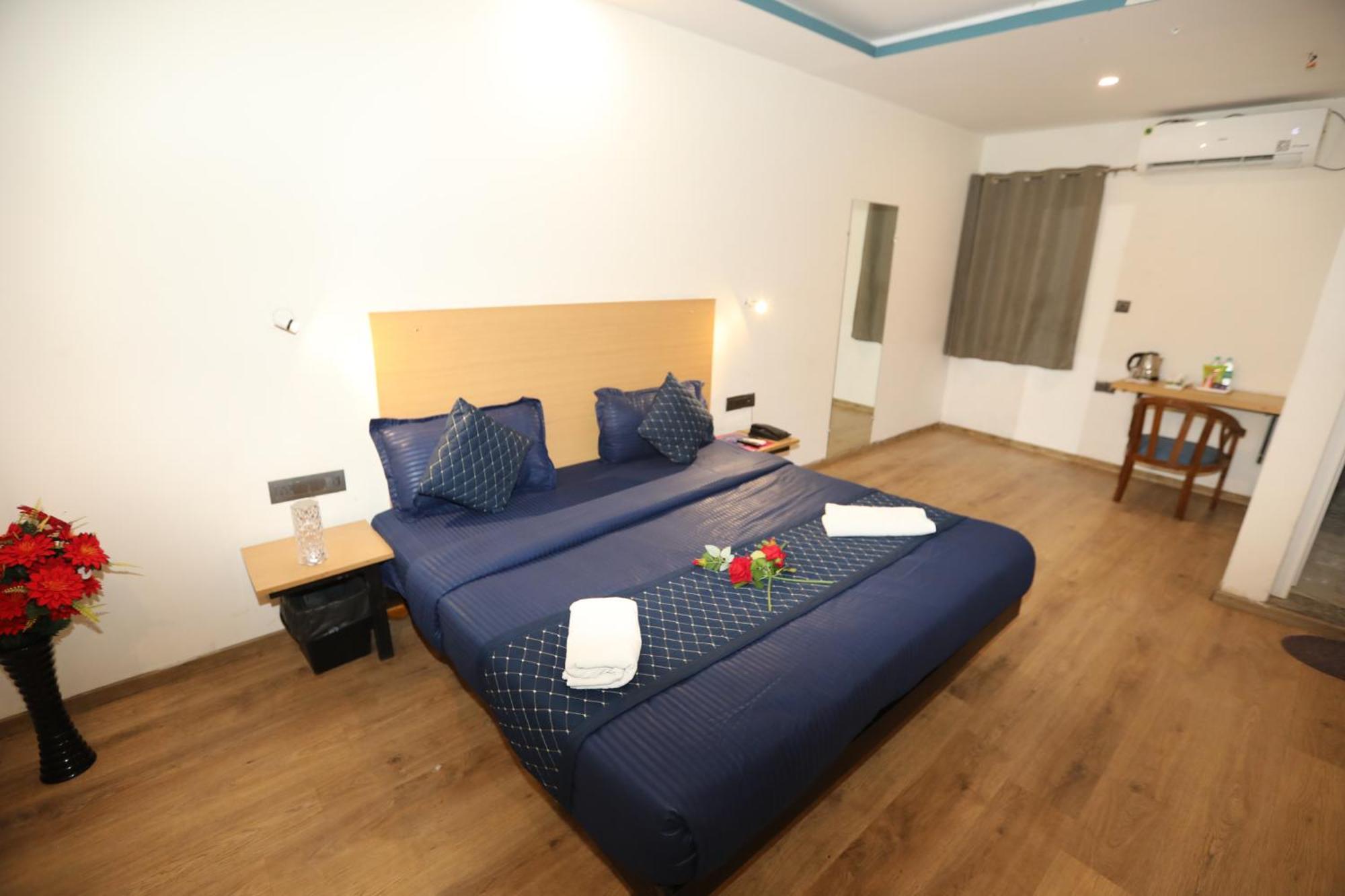 Hotel Noida Grand Sec 58 Bagian luar foto