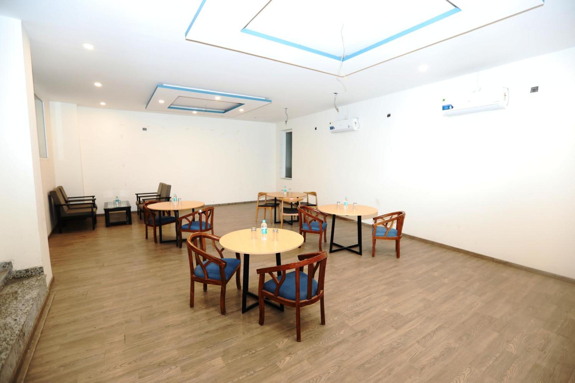 Hotel Noida Grand Sec 58 Bagian luar foto