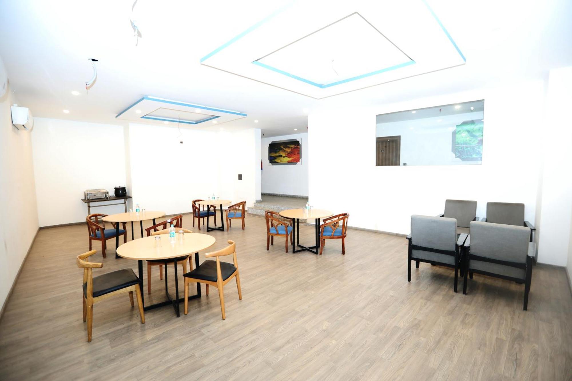 Hotel Noida Grand Sec 58 Bagian luar foto