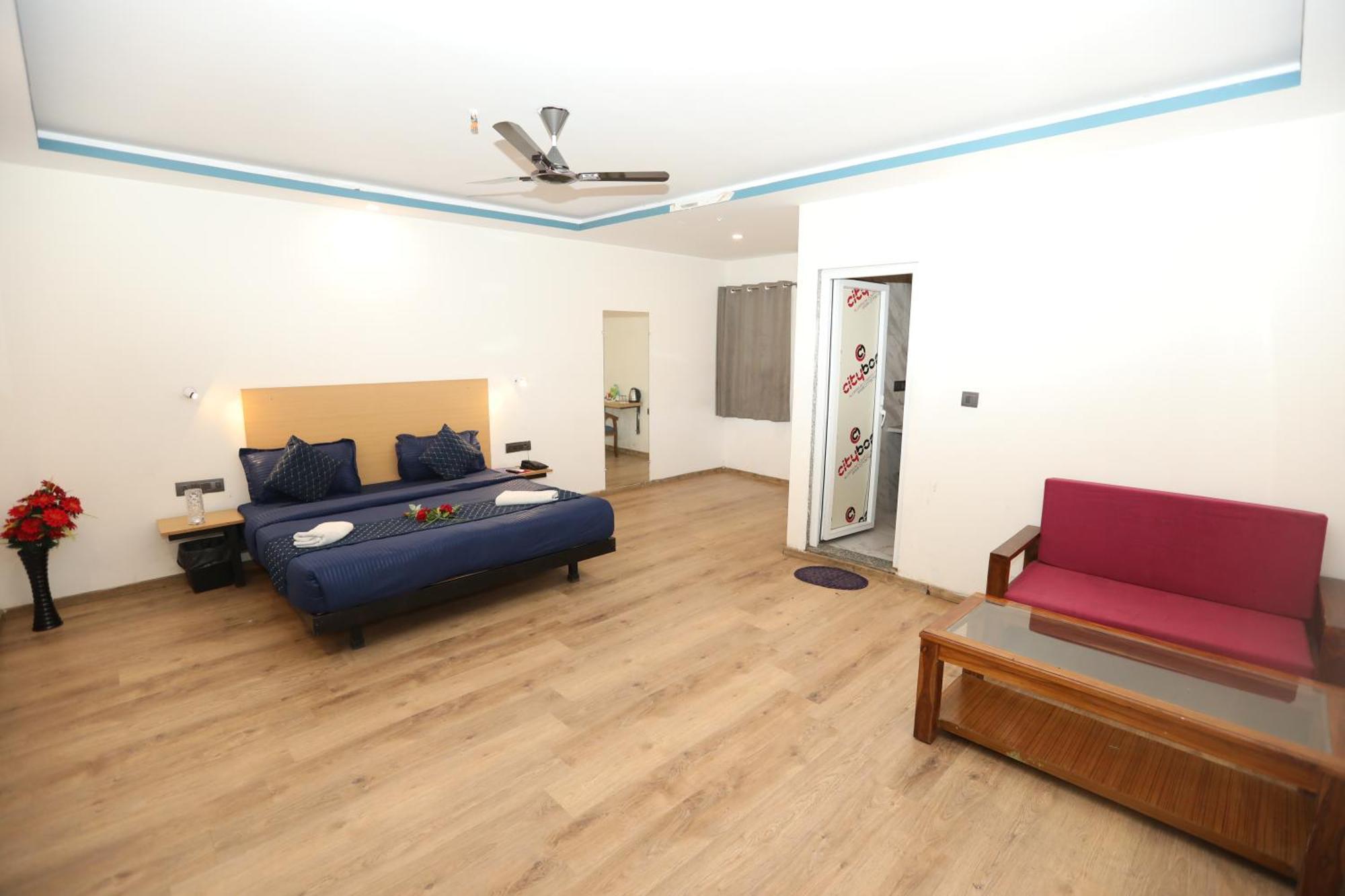 Hotel Noida Grand Sec 58 Bagian luar foto