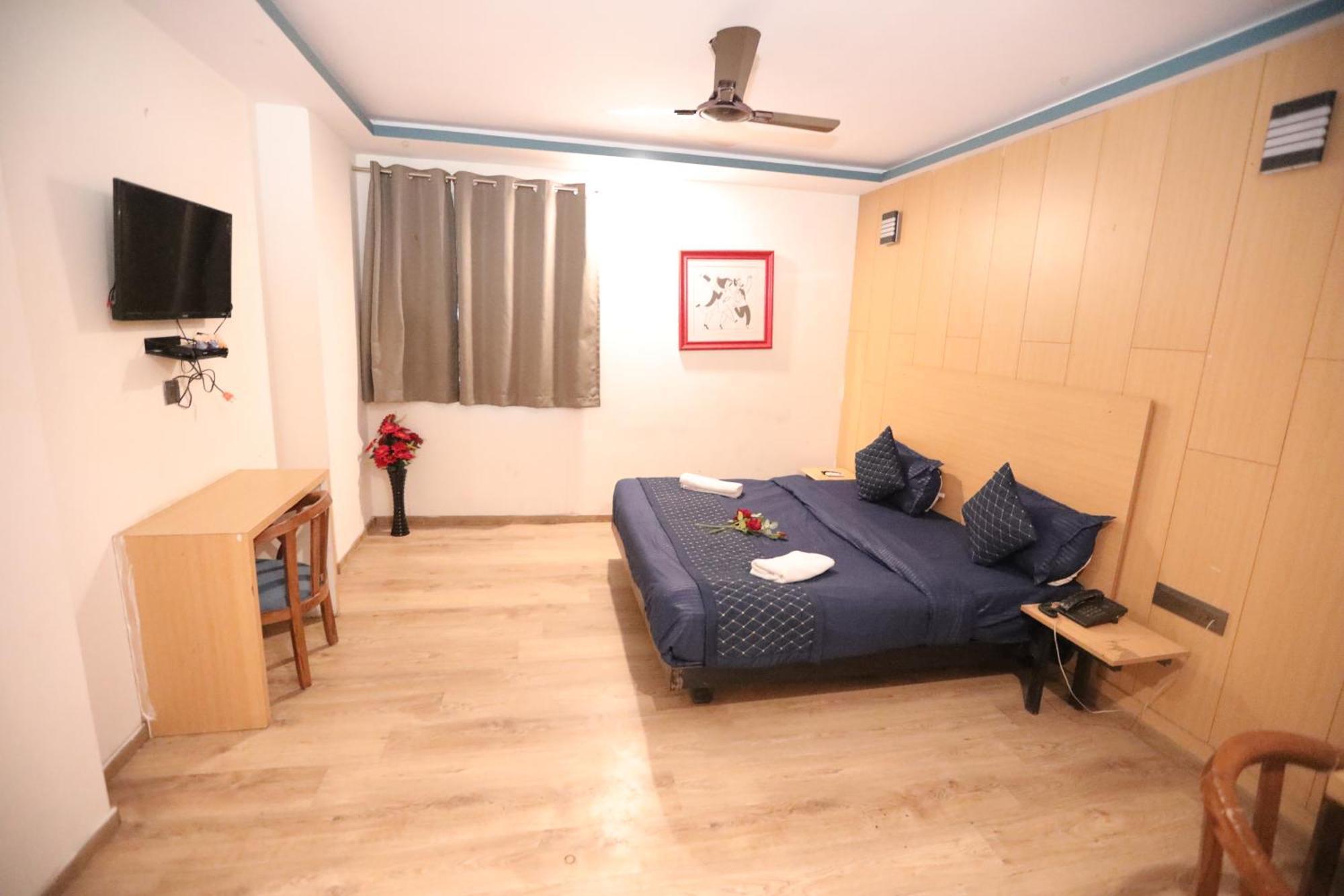Hotel Noida Grand Sec 58 Bagian luar foto