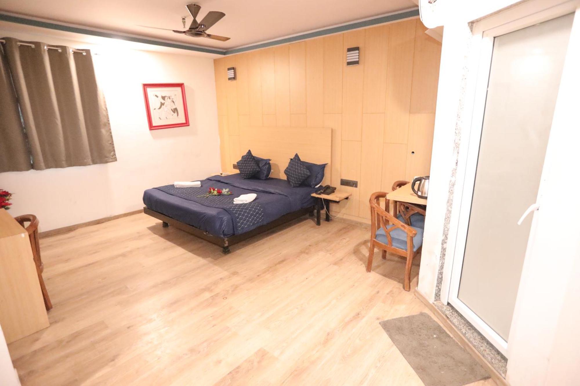 Hotel Noida Grand Sec 58 Bagian luar foto