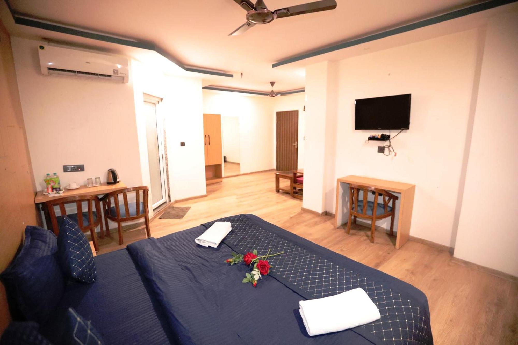 Hotel Noida Grand Sec 58 Bagian luar foto