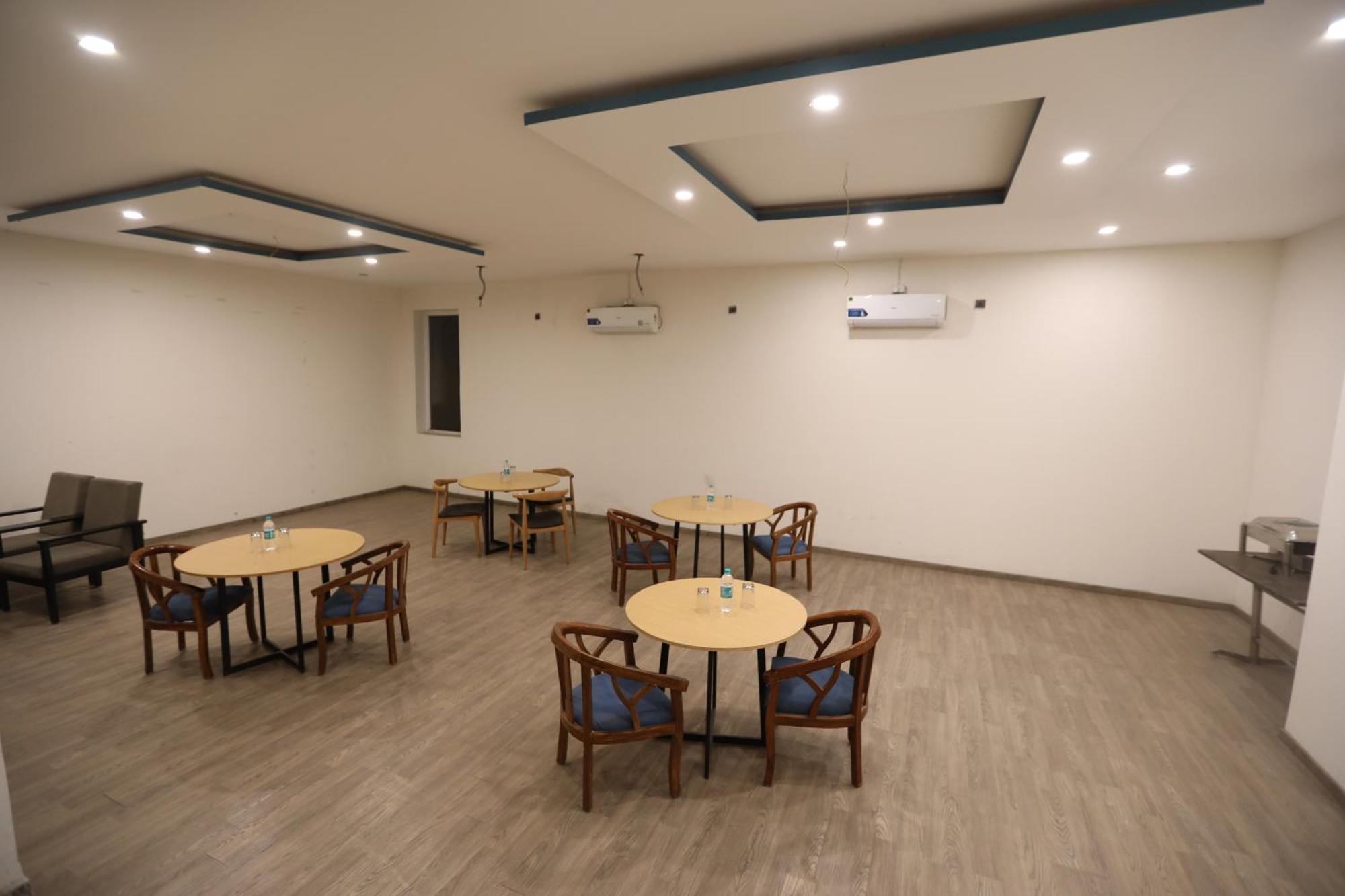 Hotel Noida Grand Sec 58 Bagian luar foto