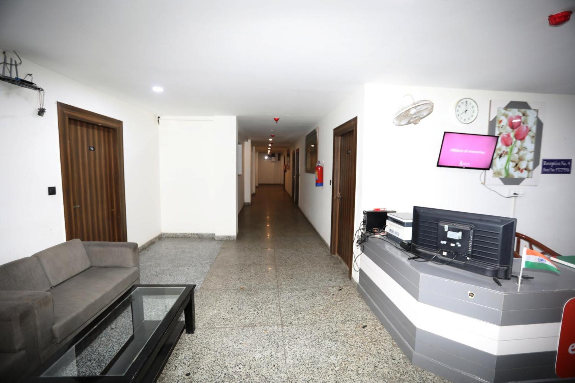 Hotel Noida Grand Sec 58 Bagian luar foto