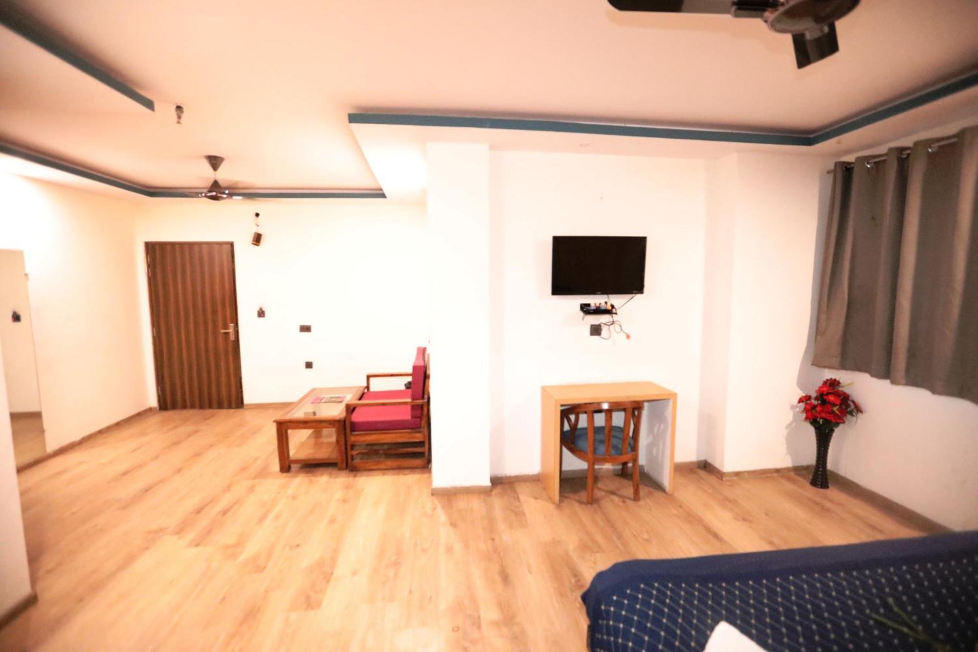 Hotel Noida Grand Sec 58 Bagian luar foto