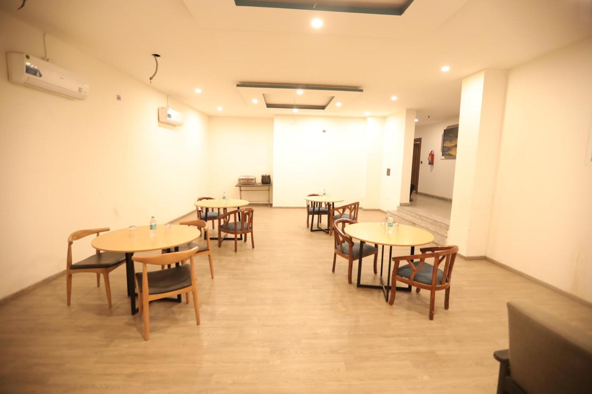 Hotel Noida Grand Sec 58 Bagian luar foto