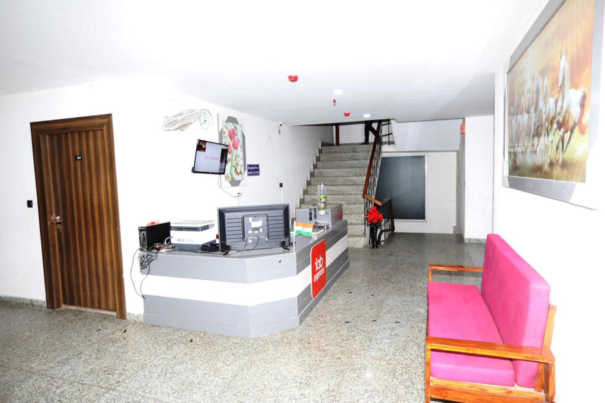 Hotel Noida Grand Sec 58 Bagian luar foto