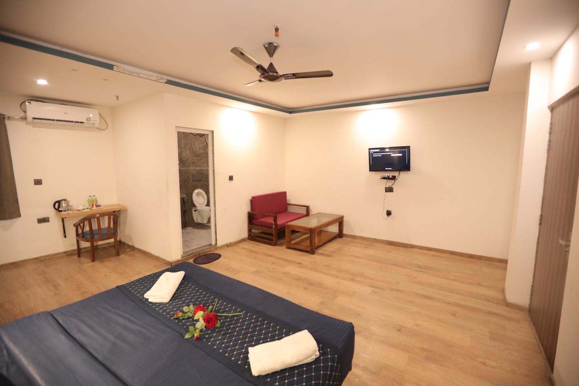 Hotel Noida Grand Sec 58 Bagian luar foto