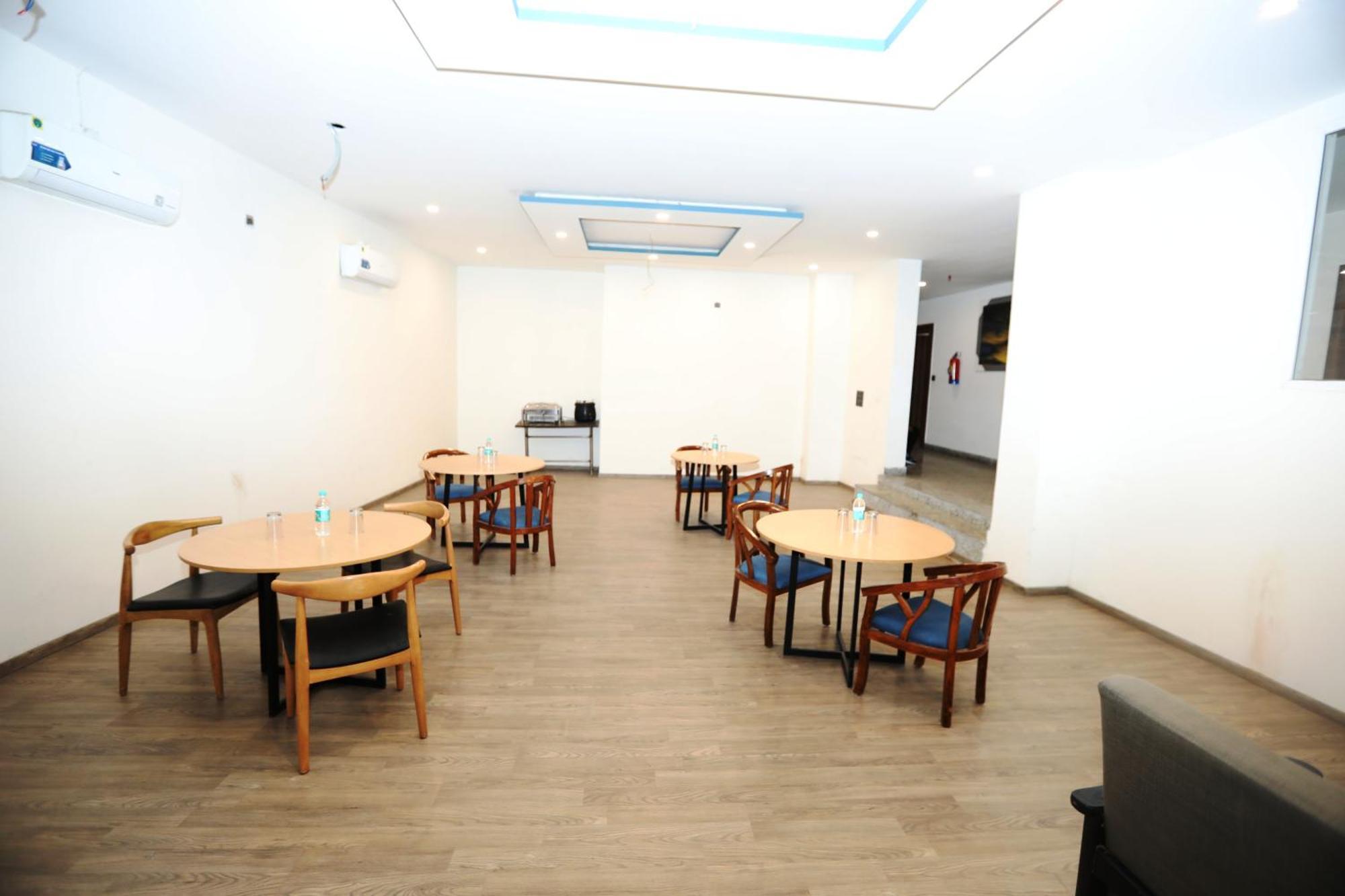 Hotel Noida Grand Sec 58 Bagian luar foto