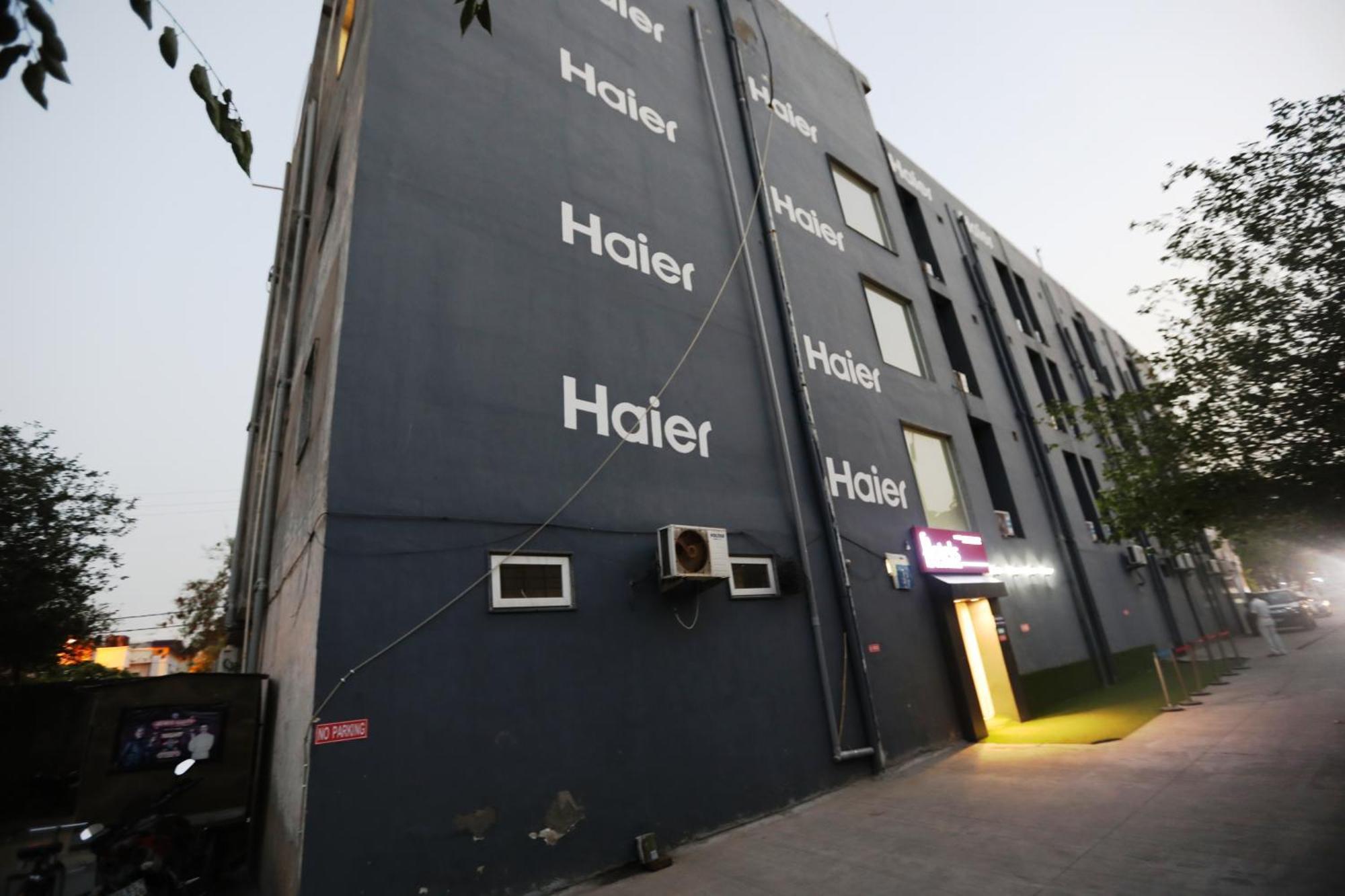 Hotel Noida Grand Sec 58 Bagian luar foto