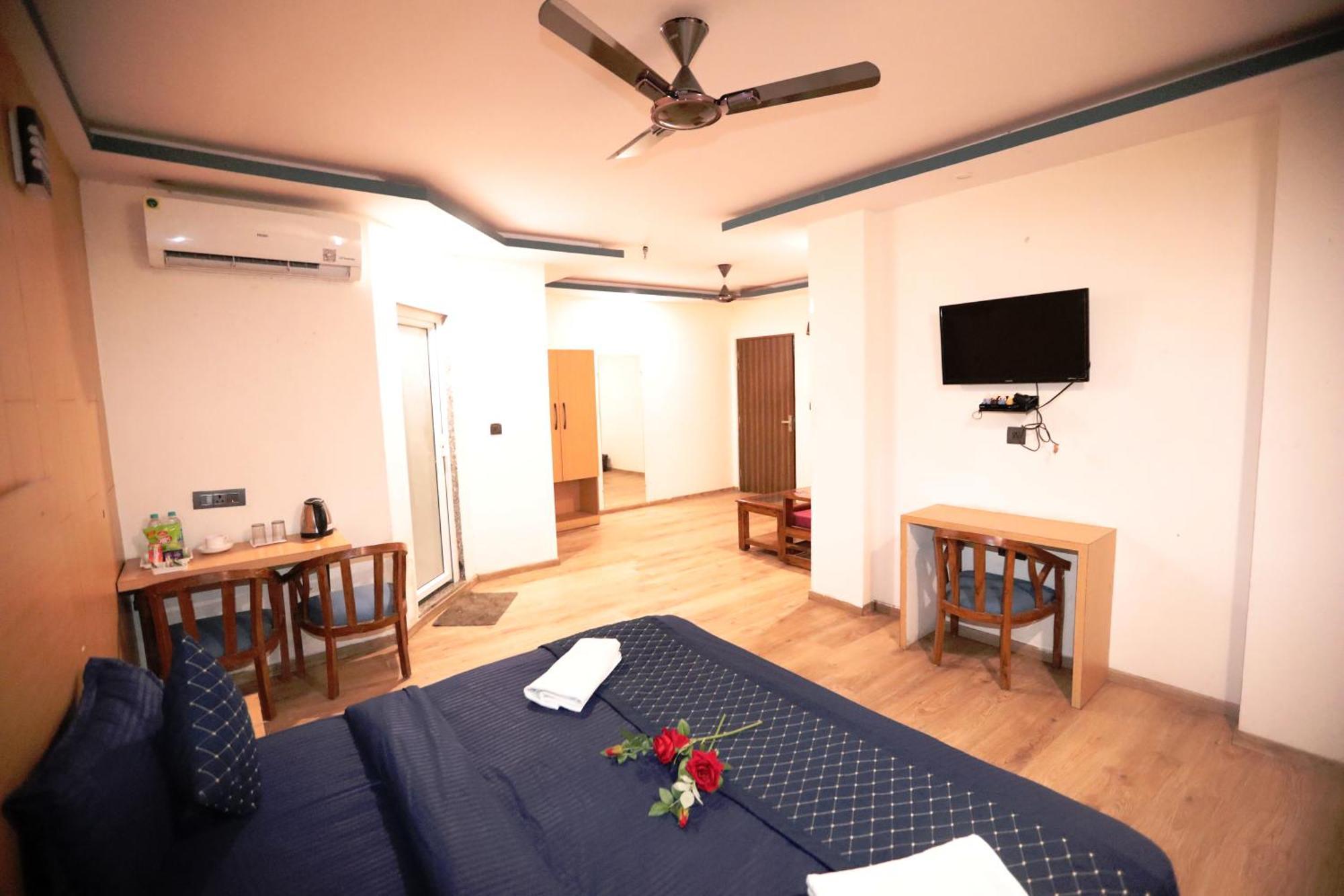 Hotel Noida Grand Sec 58 Bagian luar foto
