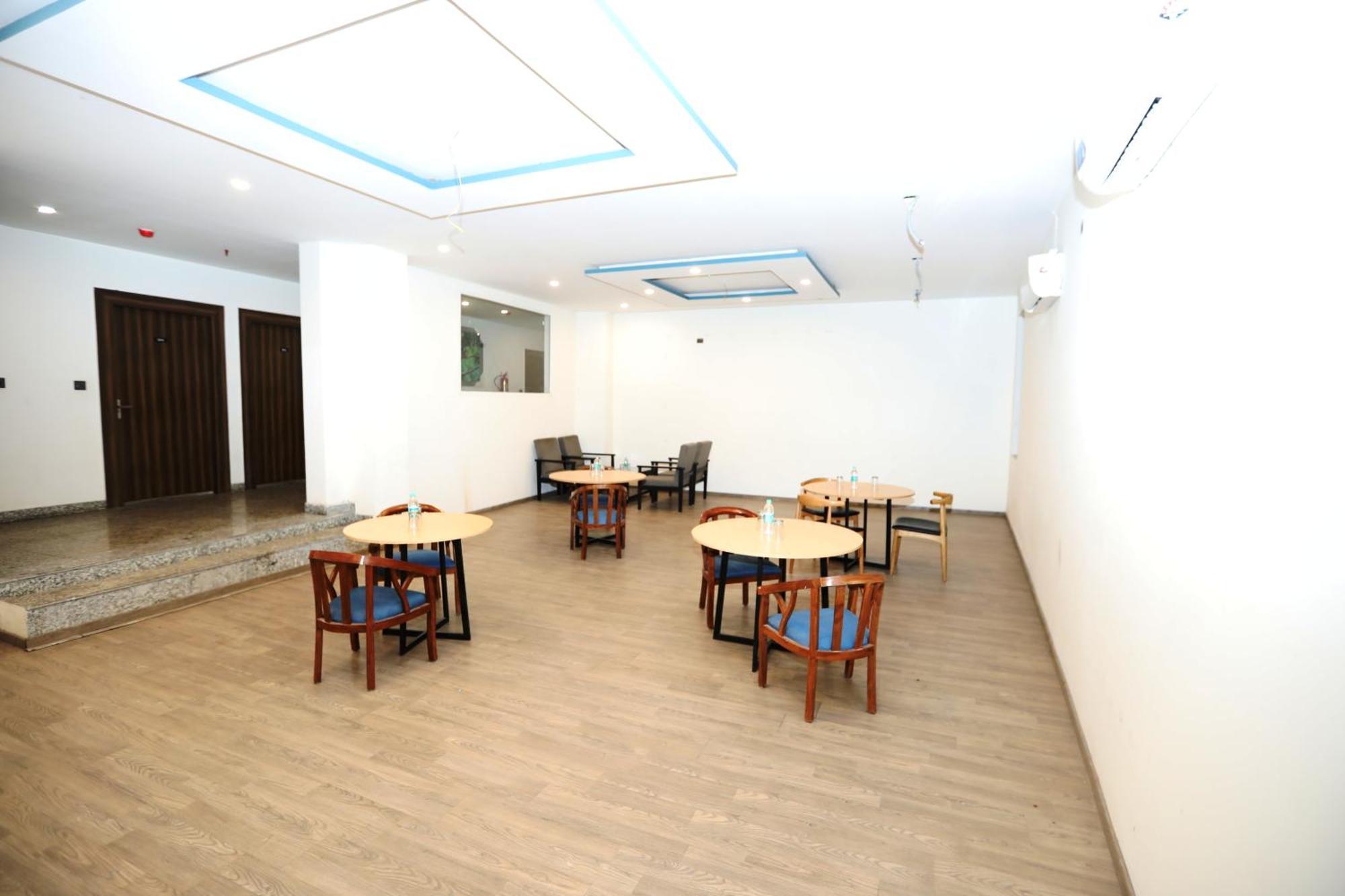 Hotel Noida Grand Sec 58 Bagian luar foto