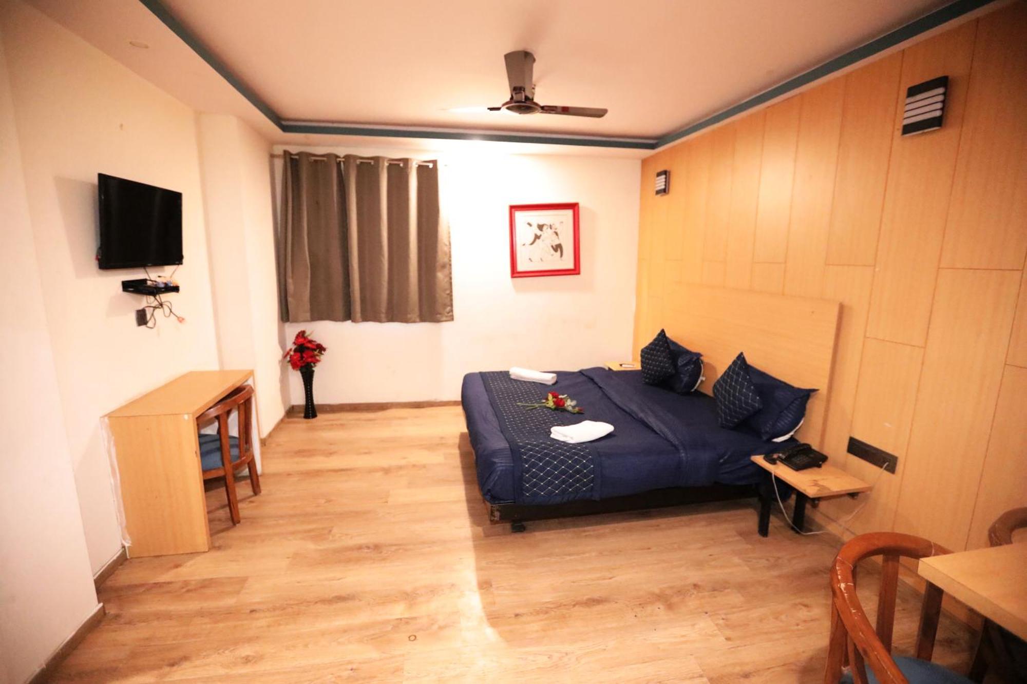 Hotel Noida Grand Sec 58 Bagian luar foto