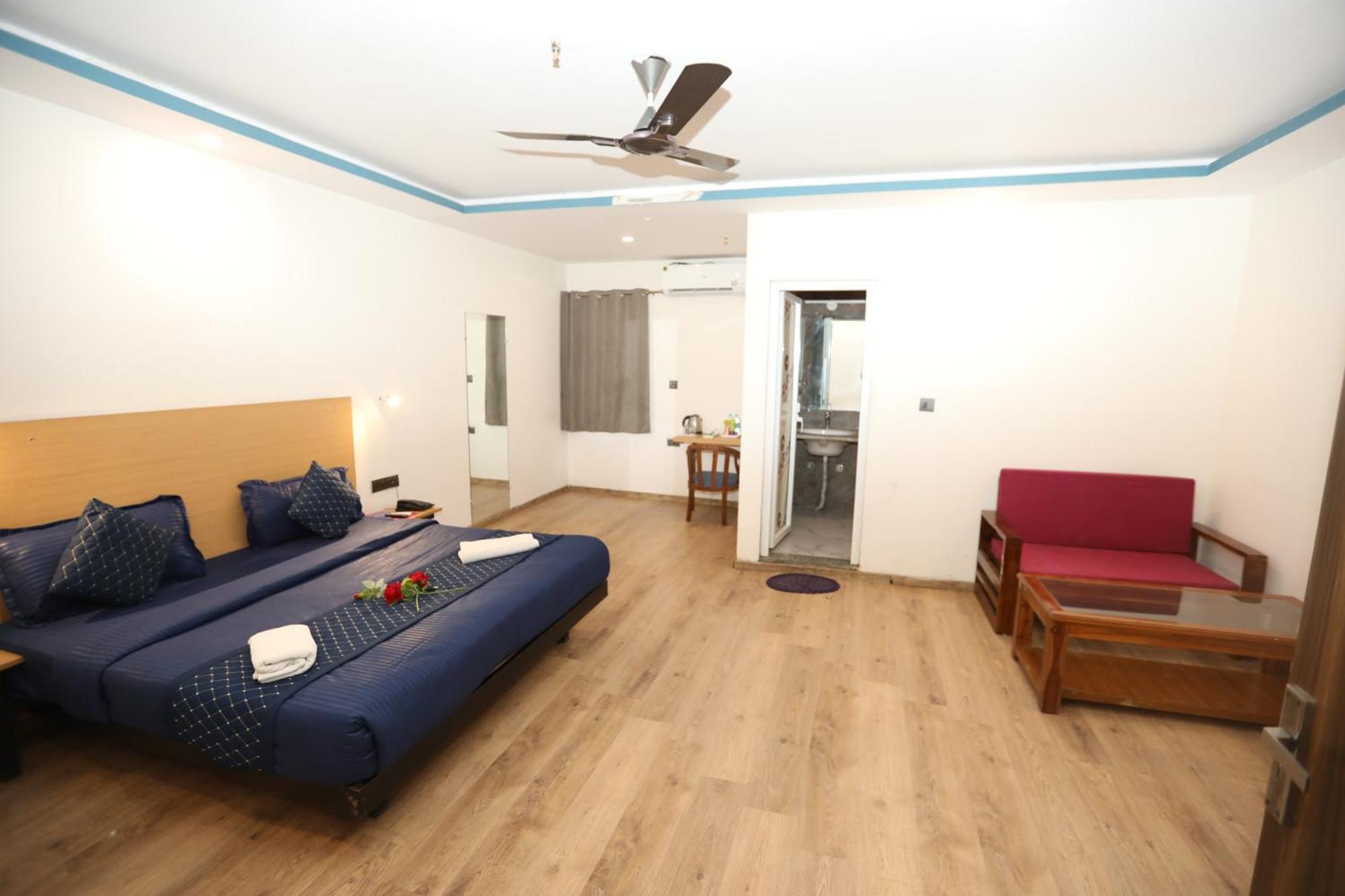 Hotel Noida Grand Sec 58 Bagian luar foto